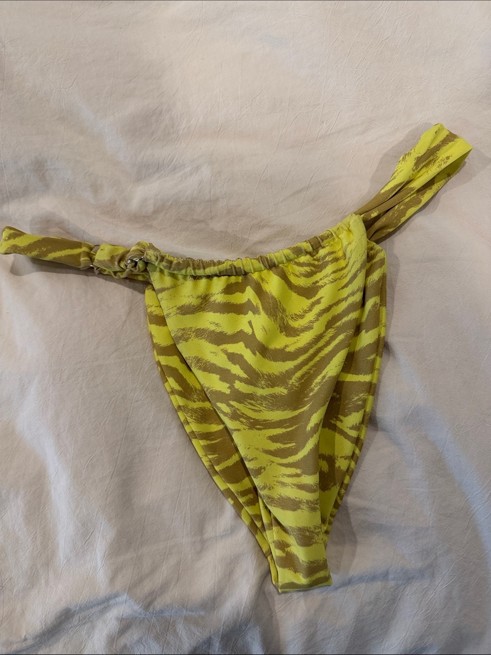 Skatie Swim Neon Yellow in Tropicale size L